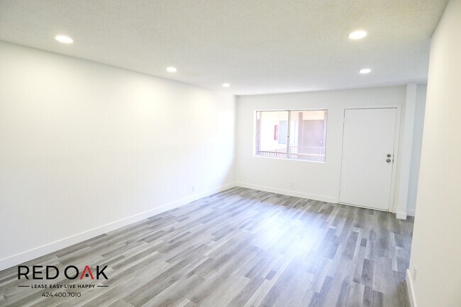 Foto del edificio - 14632 W Magnolia Blvd