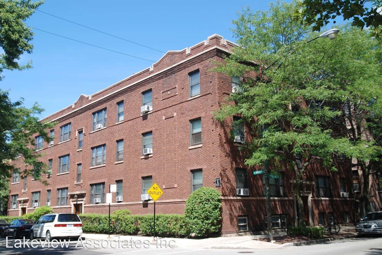 Foto principal - 2540 N Racine Ave