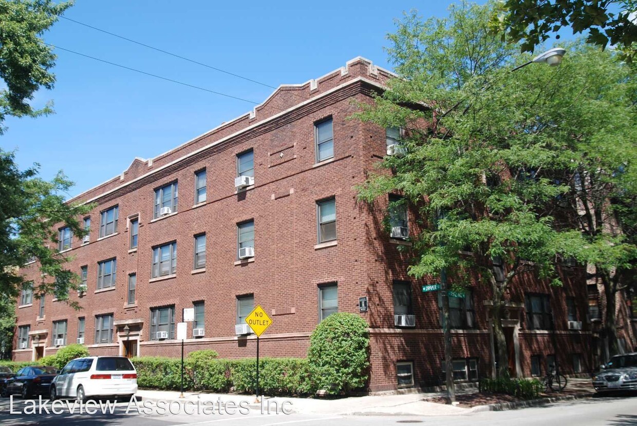 Primary Photo - 2540 N Racine Ave