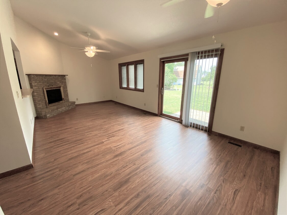 1704 Trails Dr Unit 1, Urbana, IL 61802 Condo for Rent in Urbana, IL