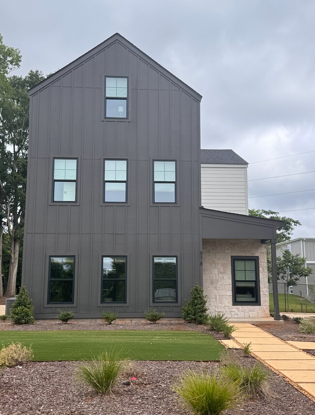 Foto del edificio - 580 Pride Ave