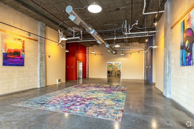 Vine Street Lofts Lobby & Elevator - Vine Street Lofts