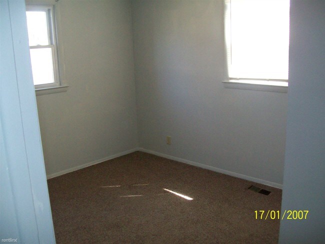 Building Photo - 3 br, 1 bath House - 3084 W Parkway Ave
