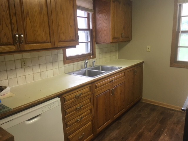 Building Photo - 5839 Sahler St