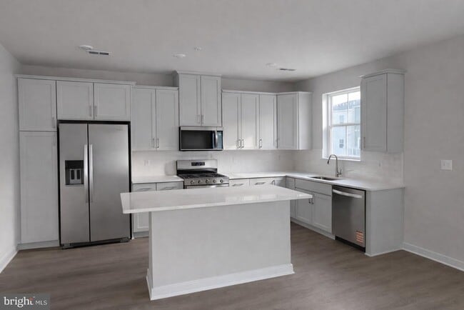 Foto del edificio - 735 Platinum Dr