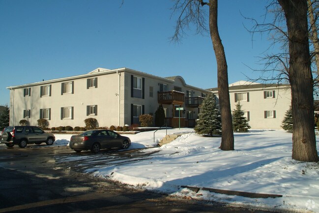 Foto del edificio - Pinewood Condominiums