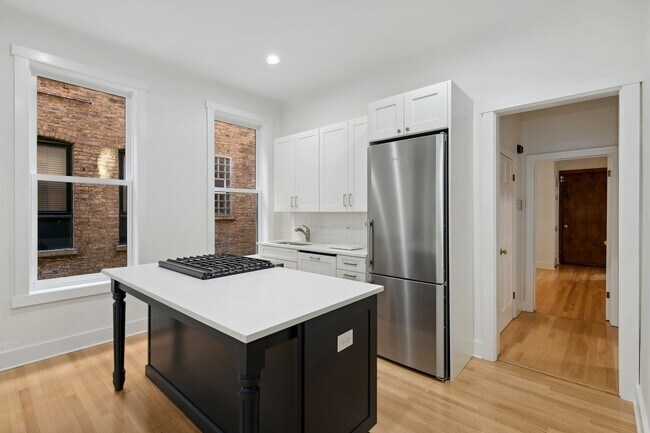 Foto del edificio - 2117 N Sheffield Ave