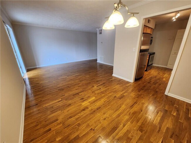 Foto del edificio - 1150 Collier Pl NW