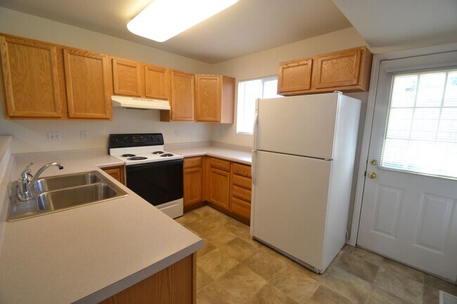 Foto del edificio - Corner 3 bed, 2.5 Bath Townhome in Distric...