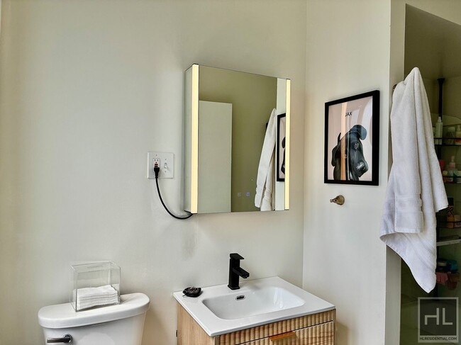 Foto del edificio - Gorgeous 1.5 bedroom in Maspeth