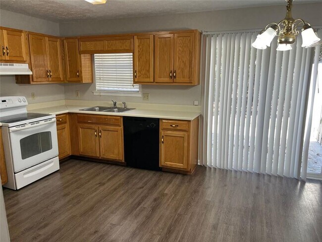 Foto del edificio - 326 Leafmore Rd SW