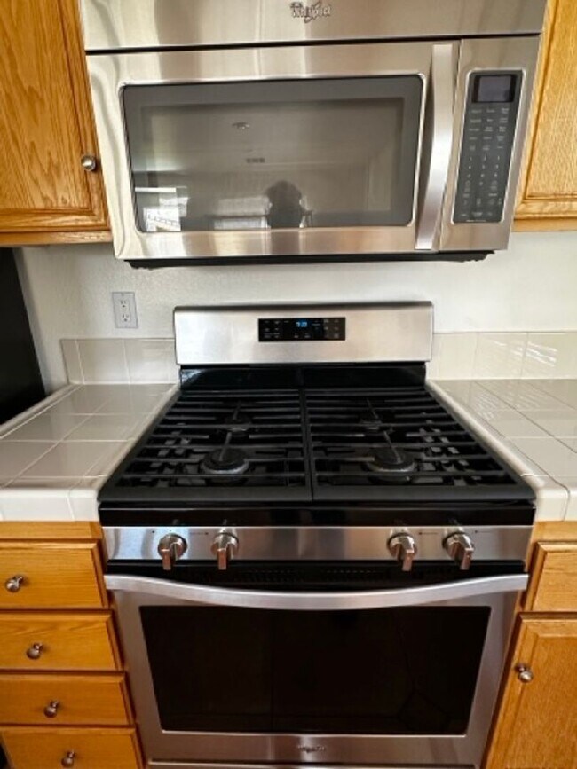 Foto del edificio - Stunning 3-Bedroom Home in the Heart of Su...