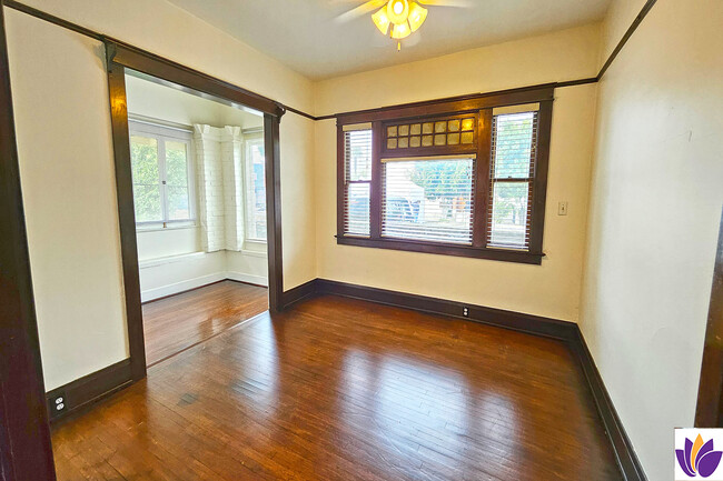 Foto del edificio - 652 N Heliotrope Dr
