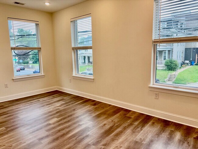 Foto del edificio - 6601 Ridge Ave