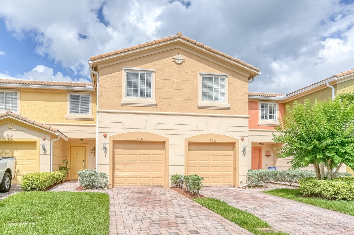 316 SE Bloxham Way, Stuart, FL 34997 Townhome Rentals in Stuart FL