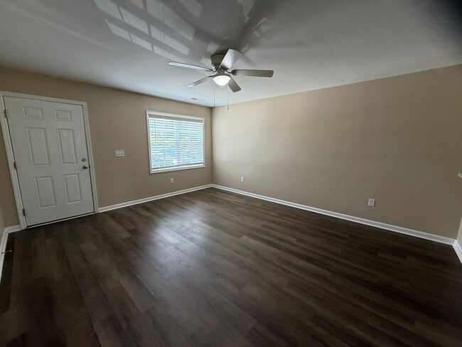 Building Photo - Nice 2 Bedroom, 2 bath duplex.
