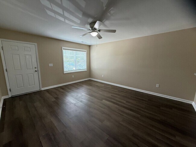 Foto del edificio - Nice 2 Bedroom, 2 bath duplex.
