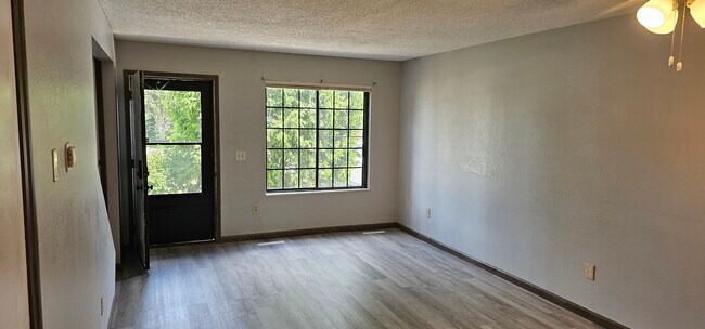 Building Photo - 1303 Penney Ln