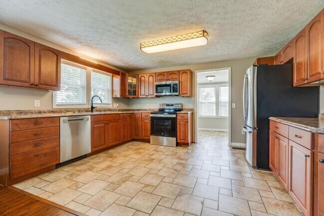 Foto del edificio - 4221 Maplewood St