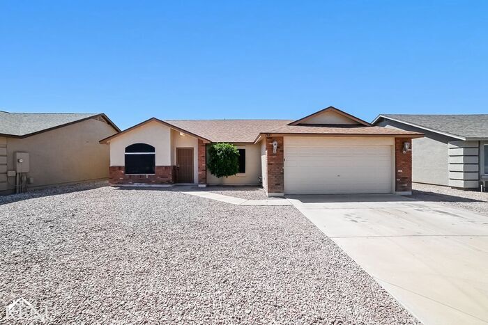 Primary Photo - 1021 W Mesquite Ave