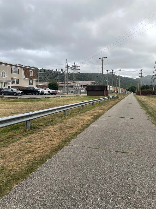 Sendero para caminar/andar en bicicleta - 147 N 16th St