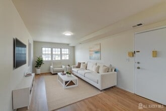 Building Photo - 6 College Dr