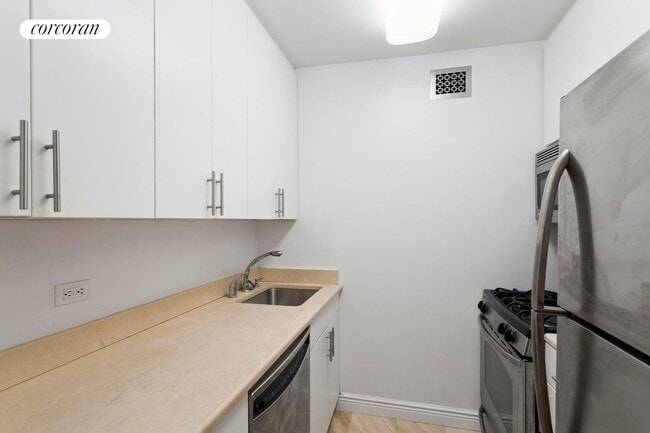 Foto del edificio - 30 W 63rd St.