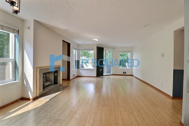 Building Photo - 5642 California Ave SW