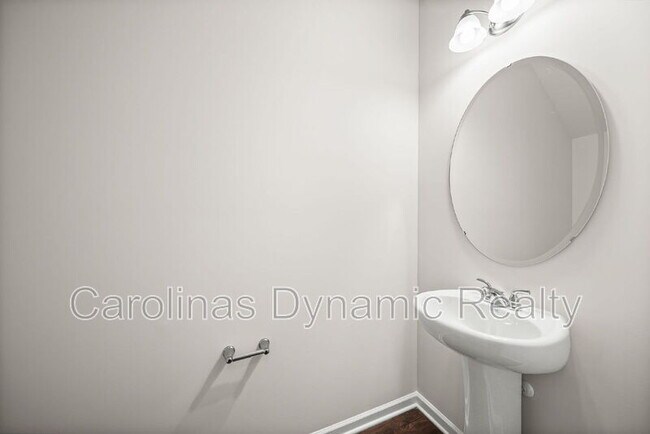 Foto del edificio - 3200 Polk and White Rd