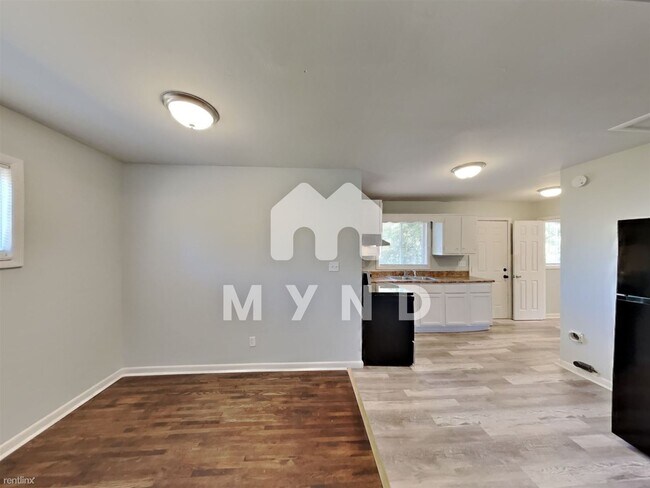 Building Photo - 3 br, 1.5 bath House - 6633 Court M
