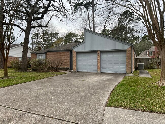 Foto del edificio - 14715 Spring Lake Dr