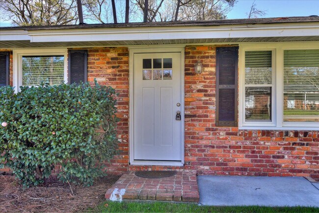 Foto del edificio - 1202 Oakdale Rd