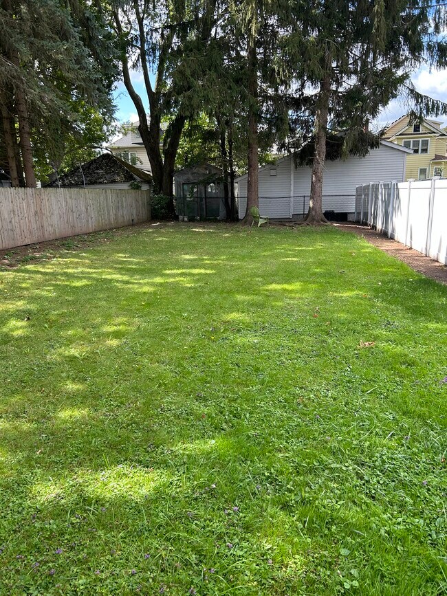 Foto del edificio - 160 Stafford Ave