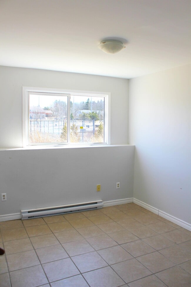 Building Photo - 6 Kingsview Ct
