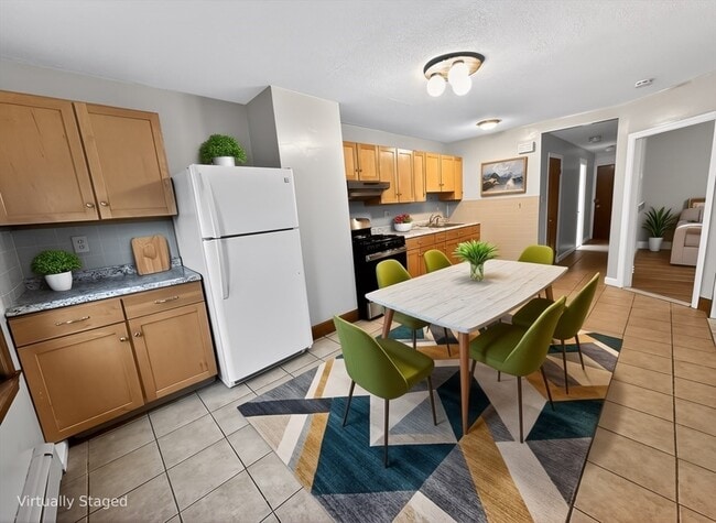 Building Photo - 422 Saratoga St