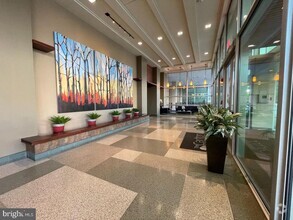 Building Photo - 4600 S Four Mile Run Dr