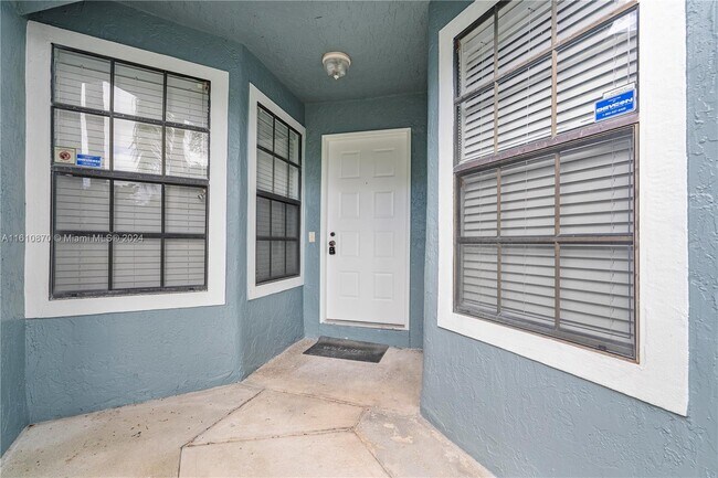 Foto del edificio - 8354 Waterford Ave