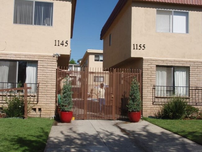 Front of Buildin - 1145 Thompson Ave