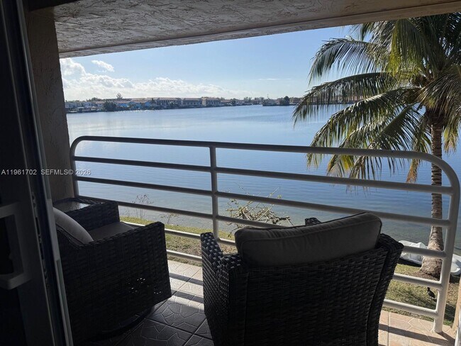 Foto del edificio - 2758 W 60th St