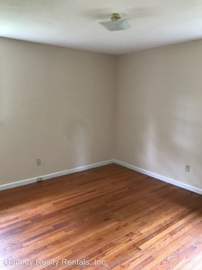 Building Photo - 3 br, 1.5 bath House - 507 McCluney St.