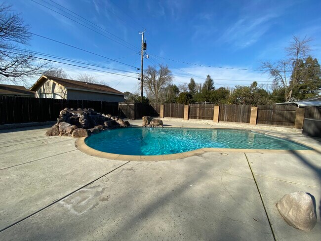 Foto del edificio - 2431 Brentwood Rd