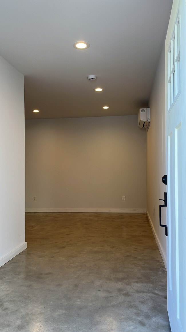 Foto del edificio - 216 N Burlington Ave