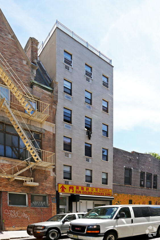 Building Photo - 328 Broome St