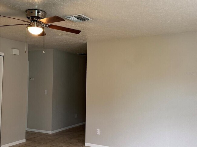 Foto del edificio - 5644 Silver Spur Dr