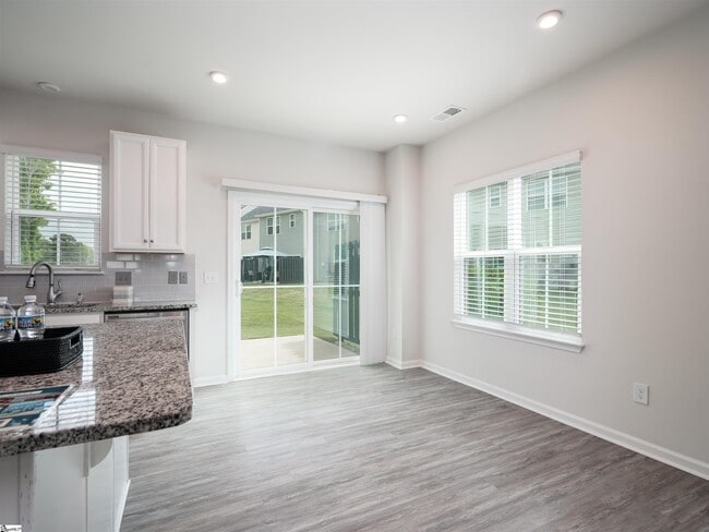 Building Photo - 105 Mallow Dr