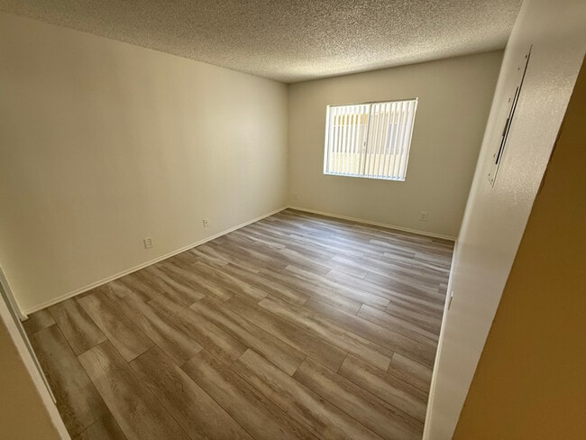 Building Photo - 15020 Burbank Blvd