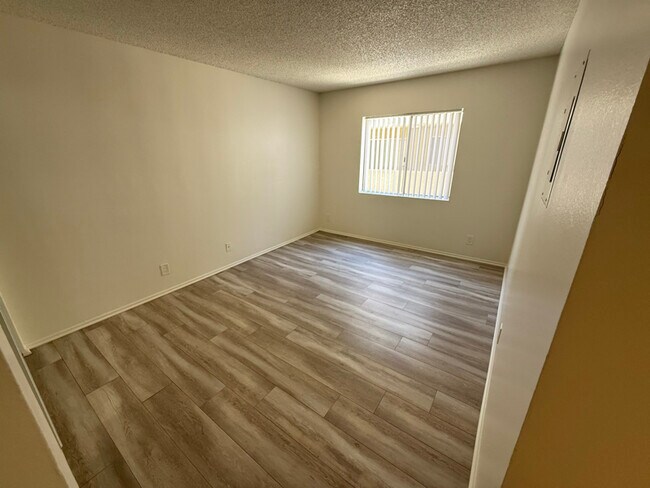 Foto del edificio - 15020 Burbank Blvd