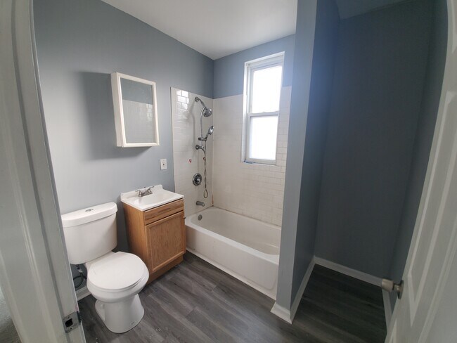 Building Photo - 7736 S Greenwood Ave