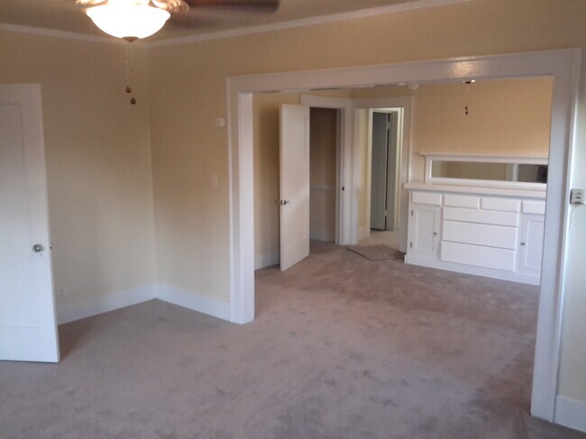 Building Photo - 1208 3rd Ave