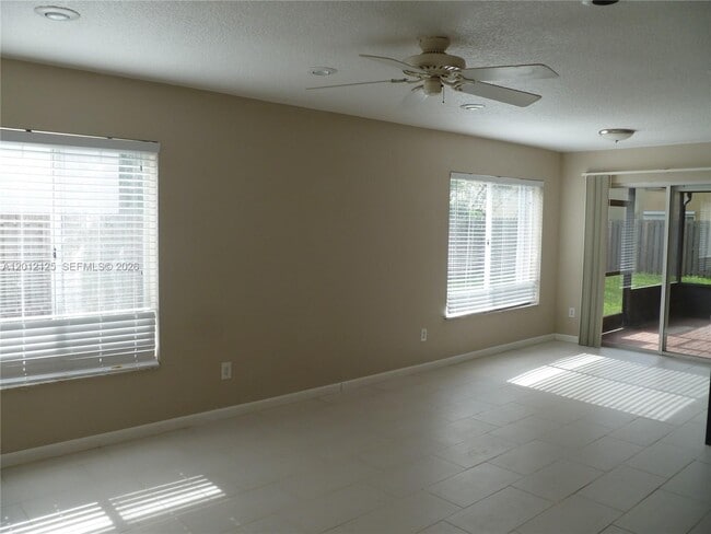 Foto del edificio - 8820 SW 13th St